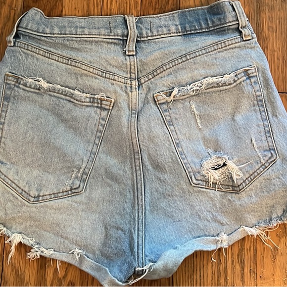 Abercrombie & Fitch Ultra High Rise Mom Shorts (Curve Love) Size 6 - Picture 4 of 5